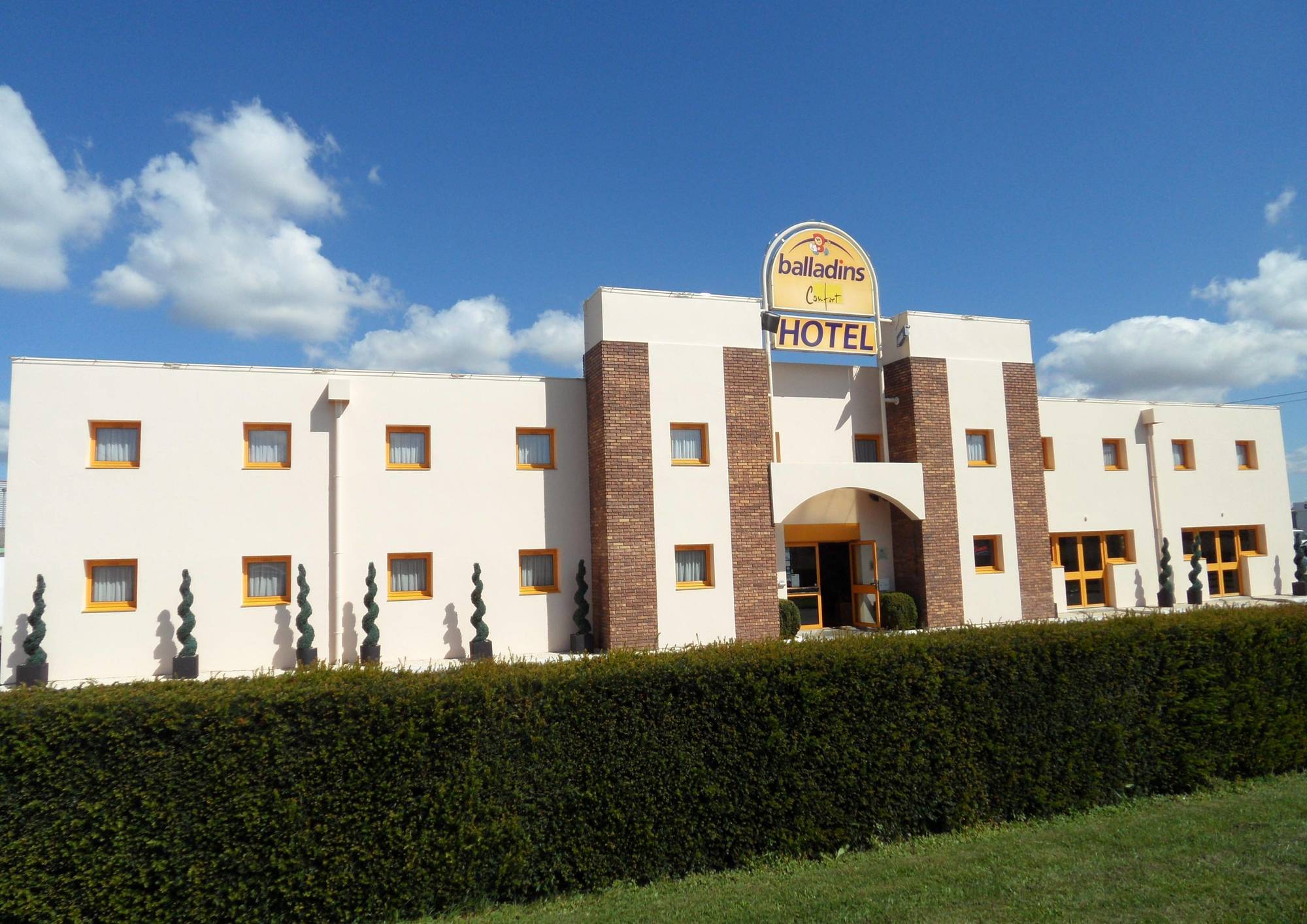 Campanile Bourges Nord - Saint-Doulchard Hotel Exterior foto